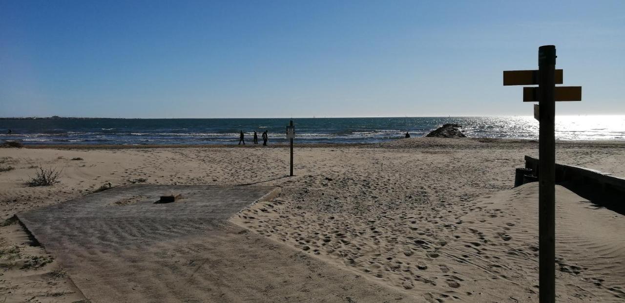 GRAU DU ROI T2 calme, accès plage + parking Le Grau-du-Roi Extérieur photo